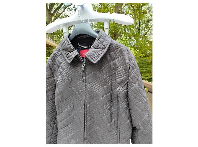 Sublime kurze gesteppte graue Burberry-Jacke Größe 42 FR / L-XL mit gesticktem Logo - Ansicht 2
