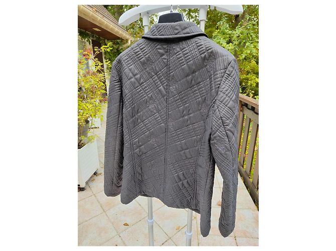 Sublime kurze gesteppte graue Burberry-Jacke Größe 42 FR / L-XL mit gesticktem Logo - Ansicht 6