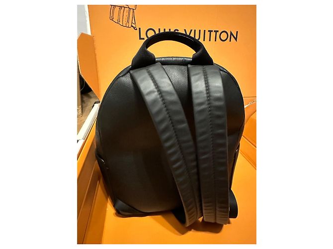 Louis Vuitton Discovery Monogram Nero - vista 5