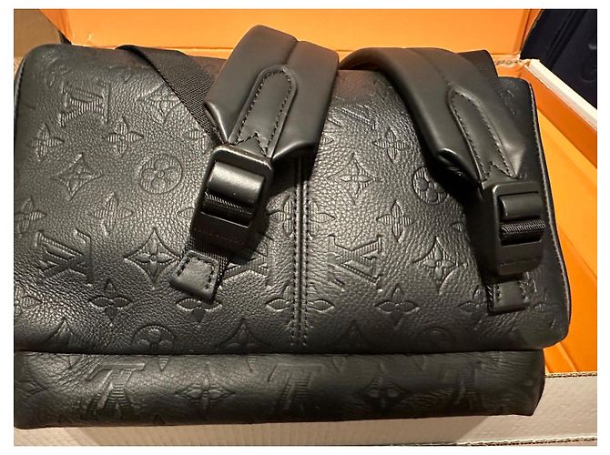 Louis Vuitton Discovery Monogram Nero - vista 6