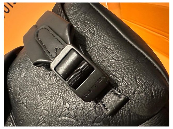 Louis Vuitton Discovery Monogram Nero - vista 7