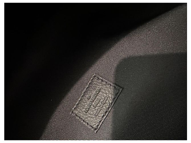 Louis Vuitton Discovery Monogram Nero - vista 9