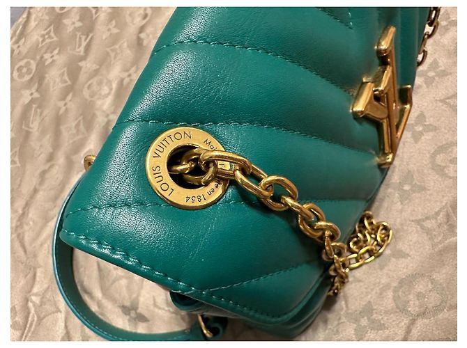 Louis Vuitton New Wave MM Verde - vista 2