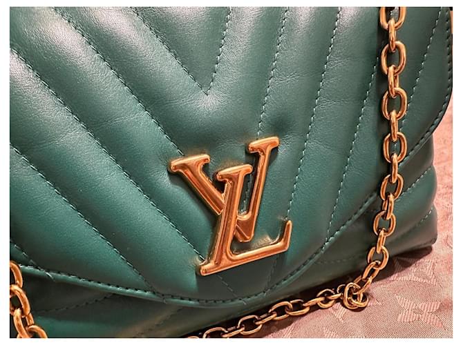 Louis Vuitton New Wave MM Verde - vista 4