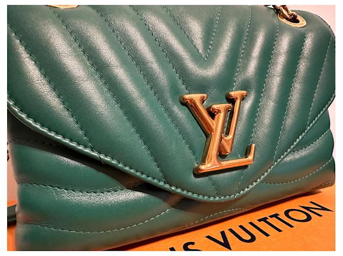 Louis Vuitton New Wave MM Verde - vista 5