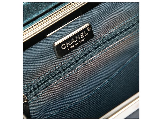 Borsa Vanity in Pelle di Vitello Metallica Blu CC di Chanel - vista 7