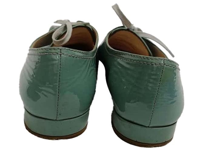 Oxfords stringati Prada in pelle verniciata verde Verde oliva - vista 12
