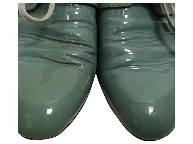 Oxfords stringati Prada in pelle verniciata verde Verde oliva - vista 13