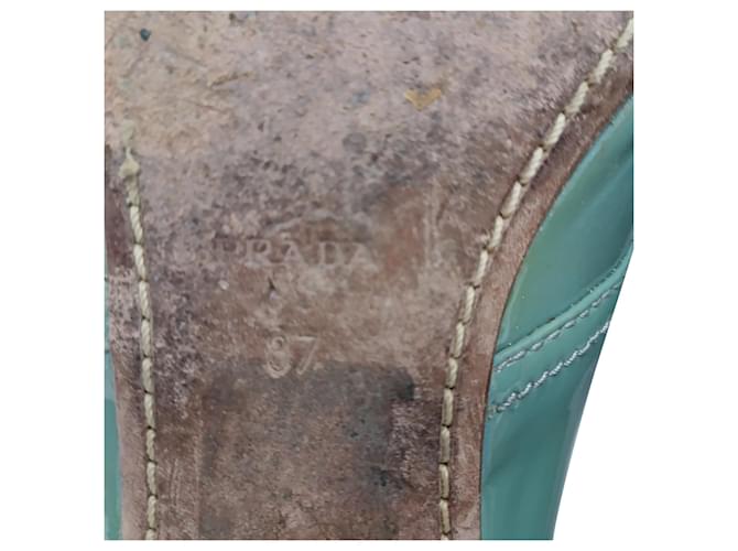 Oxfords stringati Prada in pelle verniciata verde Verde oliva - vista 17