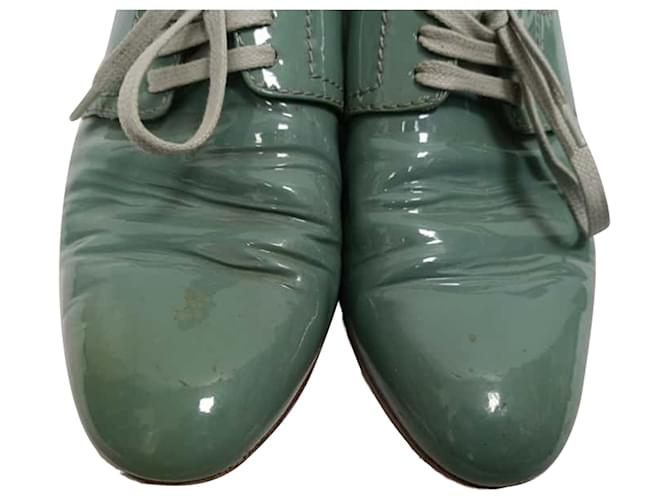 Oxfords stringati Prada in pelle verniciata verde Verde oliva - vista 18
