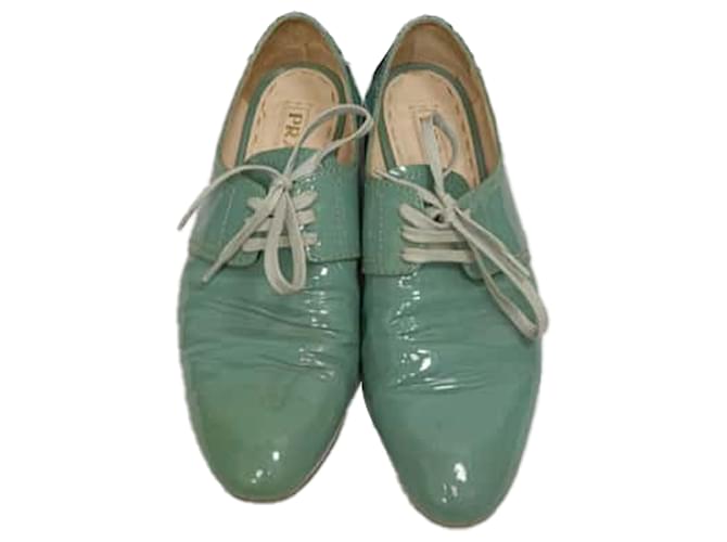 Oxfords stringati Prada in pelle verniciata verde Verde oliva - vista 22