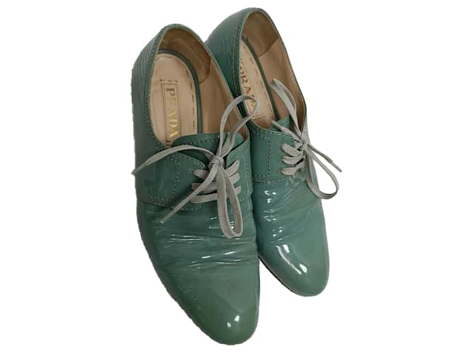 Oxfords stringati Prada in pelle verniciata verde Verde oliva - vista 25