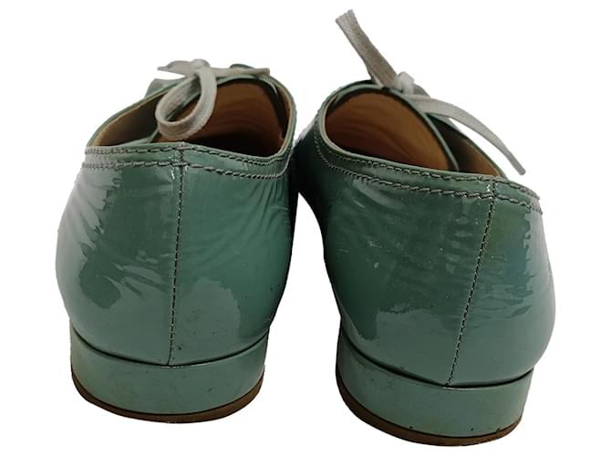 Oxfords stringati Prada in pelle verniciata verde Verde oliva - vista 4