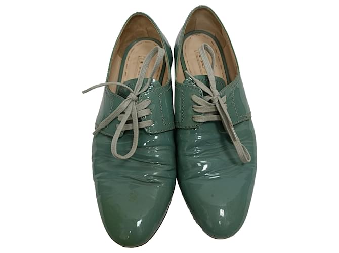 Oxfords stringati Prada in pelle verniciata verde Verde oliva - vista 7
