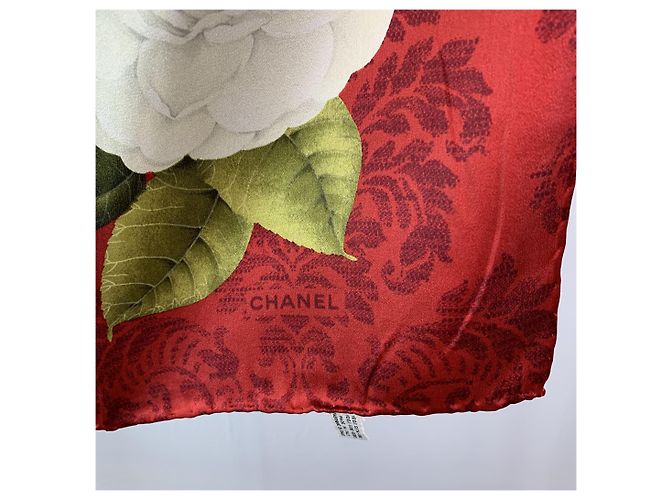 Timeless Chanel Vintage rote Seidenschal mit weißem Camelia-Blumenmuster - Ansicht 3
