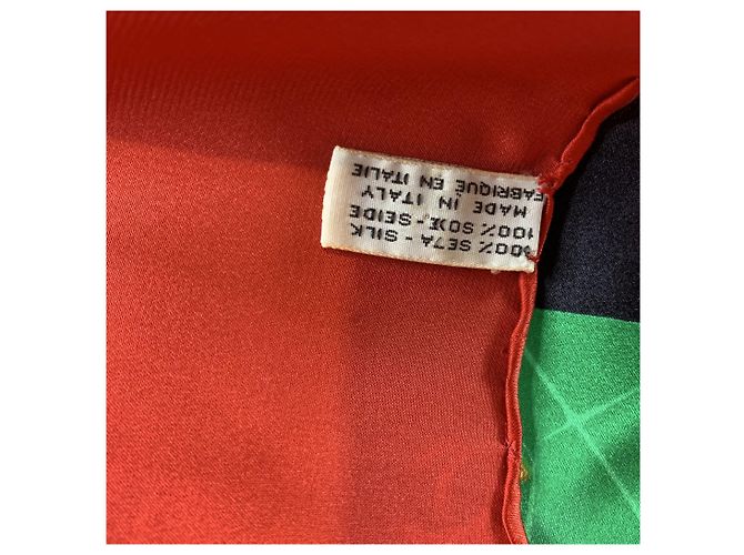 Timeless Chanel Sciarpa in seta rossa vintage Stampa borsa a flap matelassé classica Rosso - vista 4