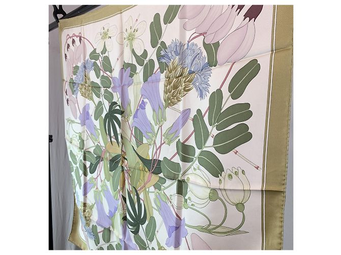 Trim Hermès Vintage Pastell Flora Graeca Seidenschal 1983 Goulandris Beige - Ansicht 2