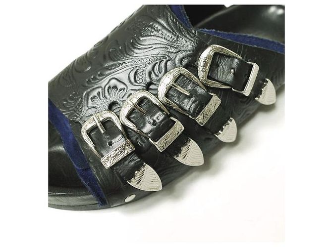 Autre Marque Leder-Sandalette mit geprägter Metallschnalle TOGA PULLA Schwarz Marineblau - Ansicht 6