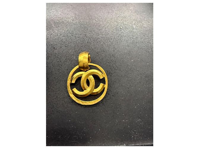 Orecchini Chanel Mono Hoop Oro D'oro - vista 2