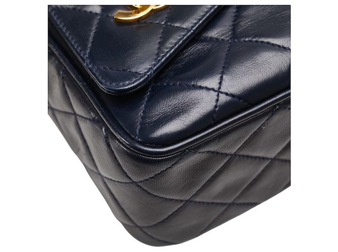 Borsa a spalla con catena e frange Coco Mark Matelassé di Chanel Blu navy - vista 4