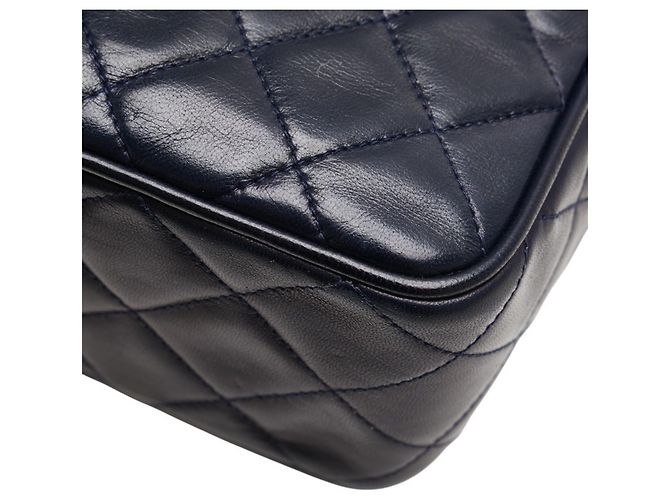 Borsa a spalla con catena e frange Coco Mark Matelassé di Chanel Blu navy - vista 5