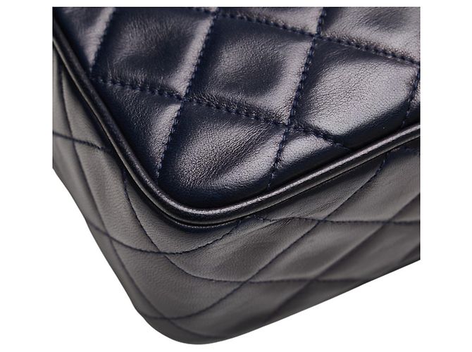 Borsa a spalla con catena e frange Coco Mark Matelassé di Chanel Blu navy - vista 7