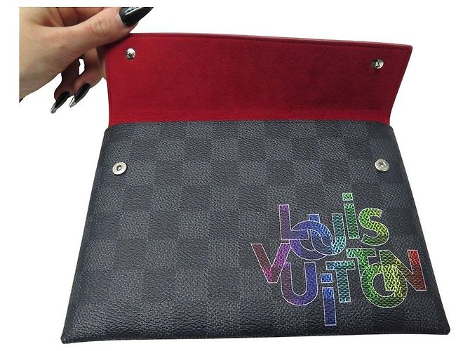 Nuova Pochette Louis Vuitton Graphite Alpha Nero - vista 3