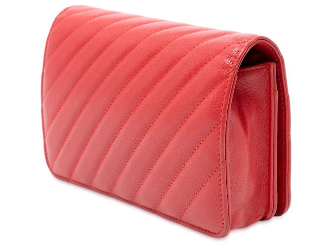 Wallet On Chain Cartera diagonal de piel de cabra acolchada roja de Chanel con cadena - vista 2