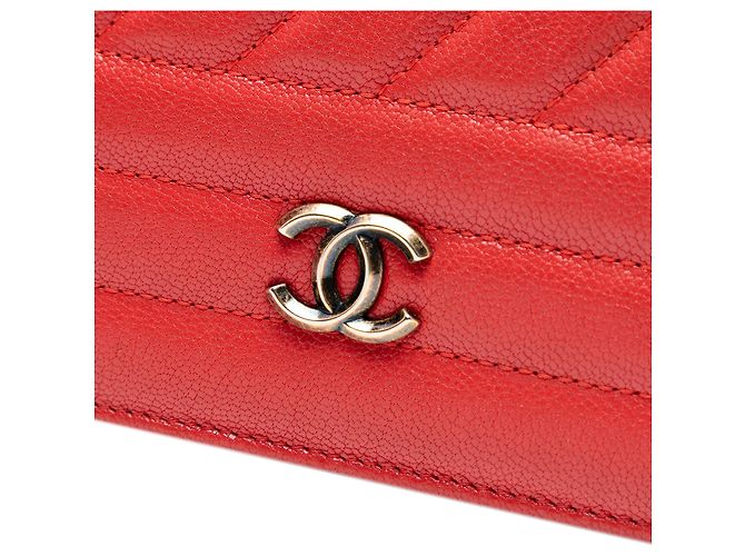 Wallet On Chain Cartera diagonal de piel de cabra acolchada roja de Chanel con cadena - vista 6