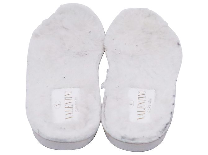 Sneakers perforate foderate in shear Valentino Garavani Backnet in pelle bianca Bianco Crudo - vista 12