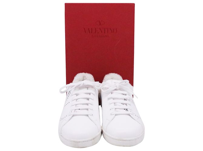 Sneakers perforate foderate in shear Valentino Garavani Backnet in pelle bianca Bianco Crudo - vista 14