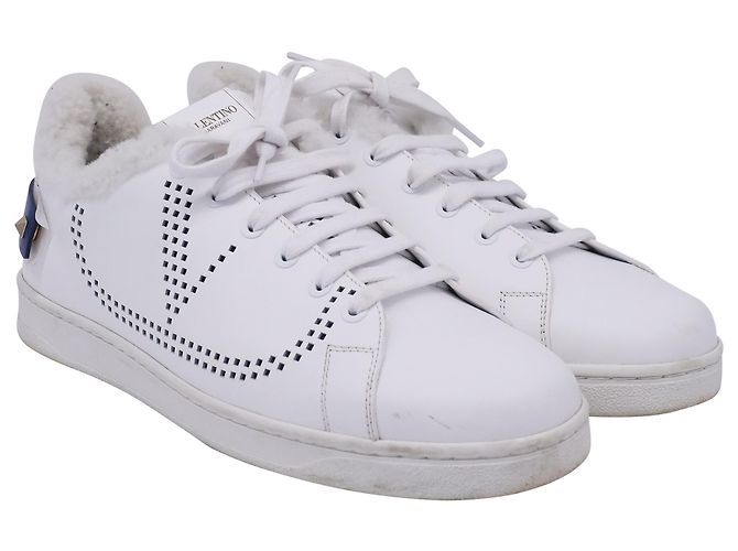 Sneakers perforate foderate in shear Valentino Garavani Backnet in pelle bianca Bianco Crudo - vista 3