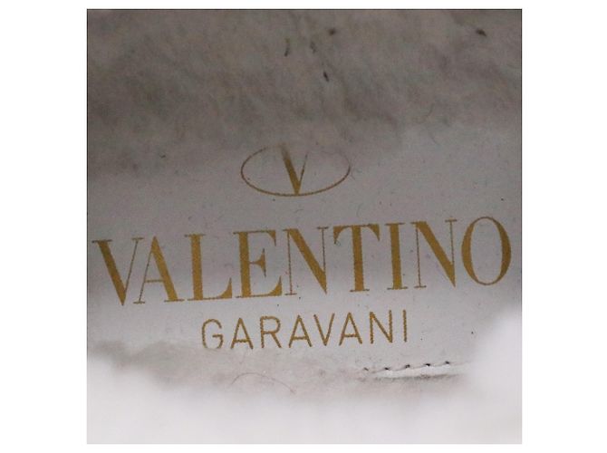 Sneakers perforate foderate in shear Valentino Garavani Backnet in pelle bianca Bianco Crudo - vista 9