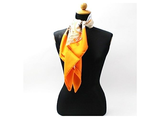 Sciarpa multicolore Hermès Muffler Carré 90 CAVALIERS PEULS Pool Tribe Riders Arancione - vista 4