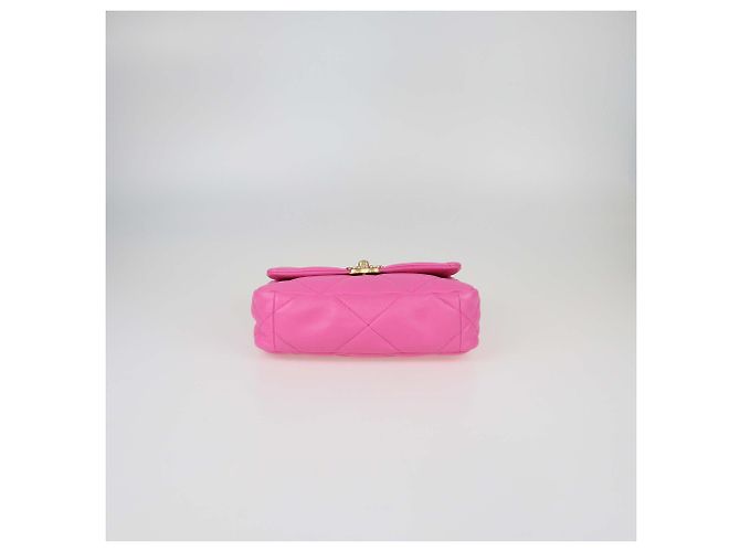 Bolso de mano Chanel de cuero acolchado rosa Medium 19 con tapa y asa superior - vista 4