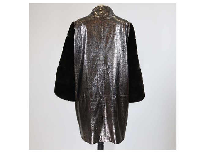Cappotto con zip in pelle e pelliccia nera metallizzata/embossed coccodrillo di Versace Nero Metallico - vista 3