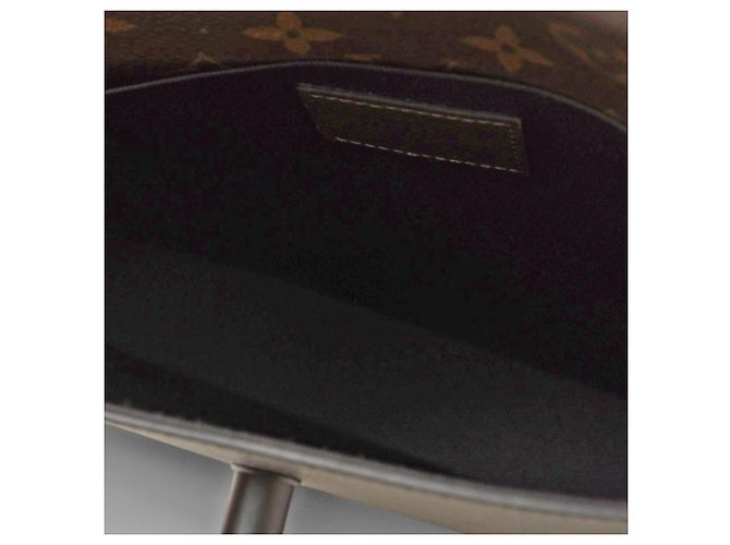 Pochette Steamer Monogram Taiga Louis Vuitton Marrone Cachi - vista 5
