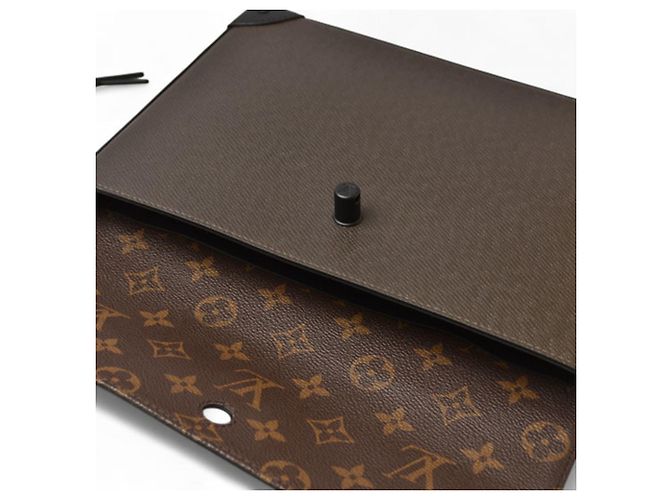 Pochette Steamer Monogram Taiga Louis Vuitton Marrone Cachi - vista 7