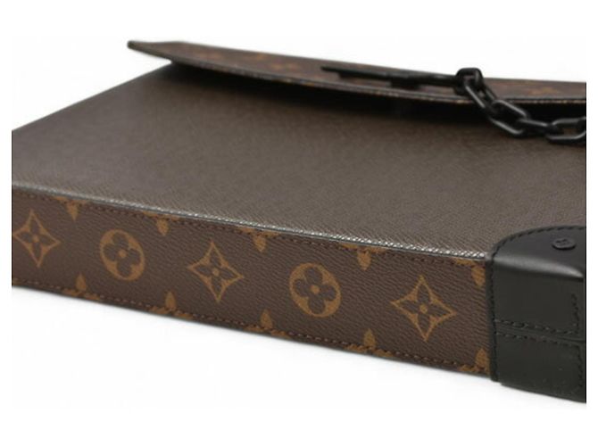 Pochette Steamer Monogram Taiga Louis Vuitton Marrone Cachi - vista 9