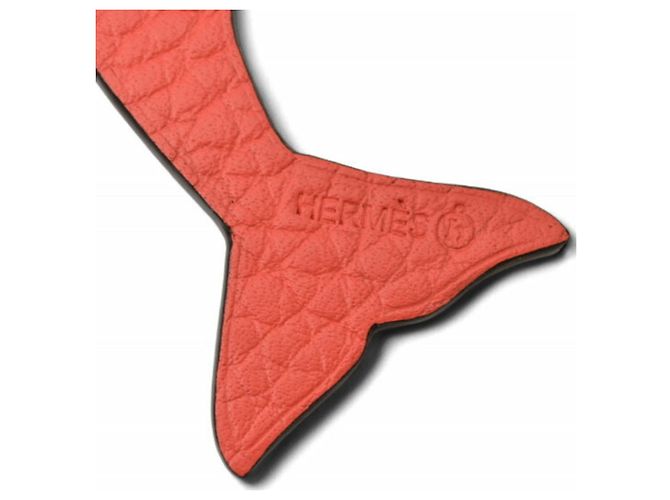 Charm per borsa Hermès con motivo di delfino Rosa Bordò - vista 4