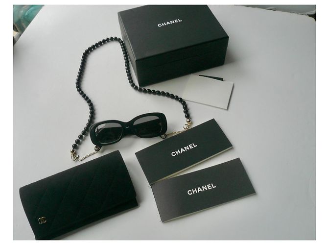 CHANEL Black Rectangular Sunglasses in Excellent Condition with Case and Box sold out - view 2