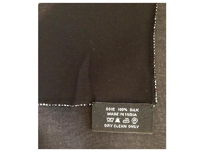 Foulard Hermès in doppia mussola di seta con ricami di perle Nero Blu Marino Blu navy - vista 5