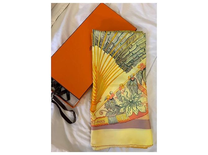Sciarpa Hermès Aloha in seta Giallo Verde Arancio Multicolore - vista 3