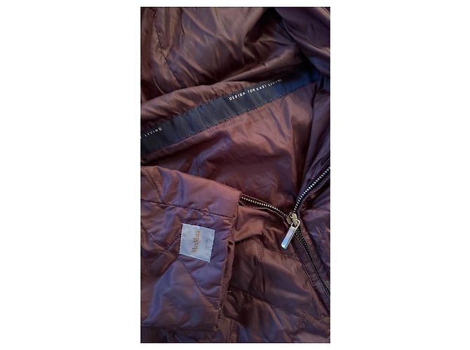 Chaqueta de plumas Max Mara The Cube burdeos con capucha de piel - vista 4