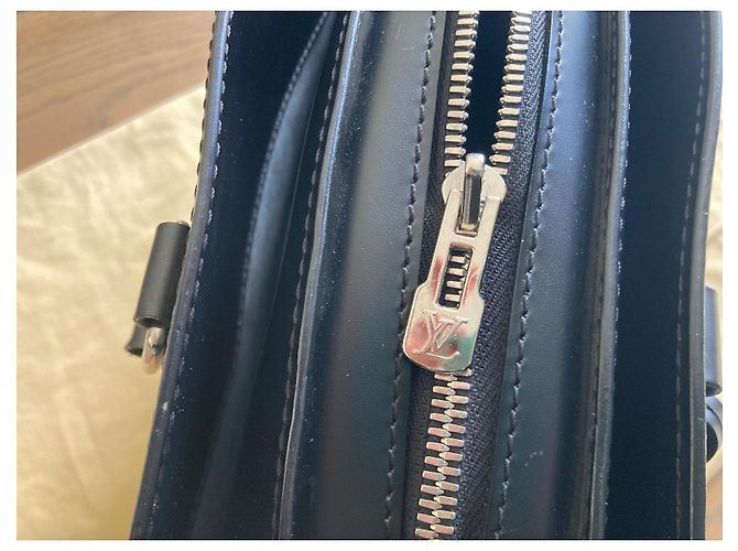 Borsa Louis Vuitton Pont Neuf in pelle epi nera Nero - vista 10