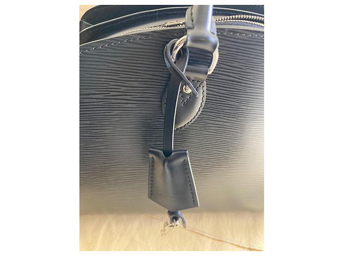 Borsa Louis Vuitton Pont Neuf in pelle epi nera Nero - vista 12