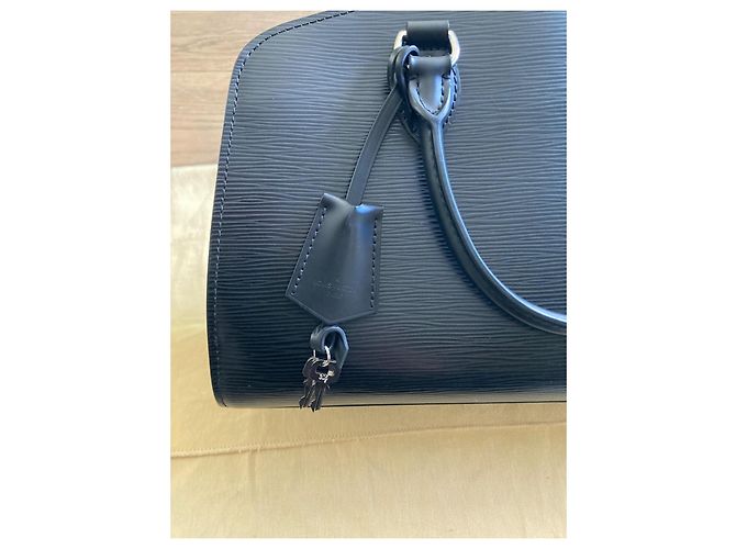 Borsa Louis Vuitton Pont Neuf in pelle epi nera Nero - vista 3