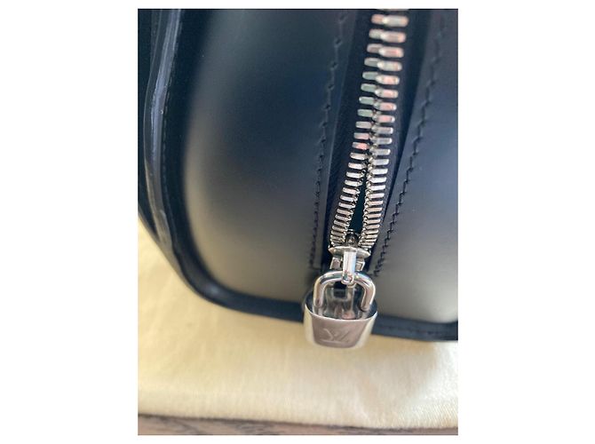 Borsa Louis Vuitton Pont Neuf in pelle epi nera Nero - vista 4