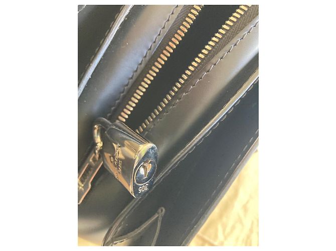 Borsa Louis Vuitton Pont Neuf in pelle epi nera Nero - vista 6