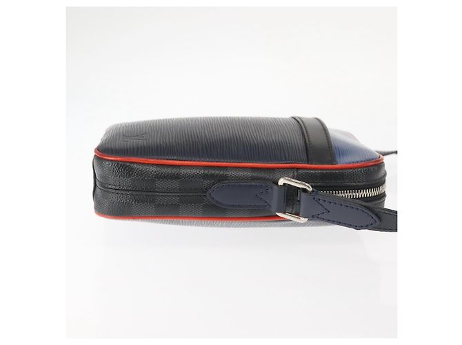 Borsa Louis Vuitton Danube in pelle Epi slim Blu navy - vista 3